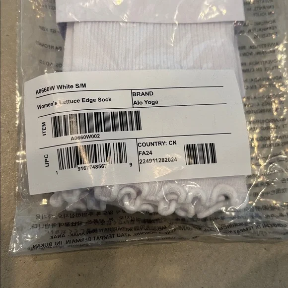 NWT Authentic ALO Yoga Women's Lettuce Edge Socks & Alo gift bag - Picture 7 of 13